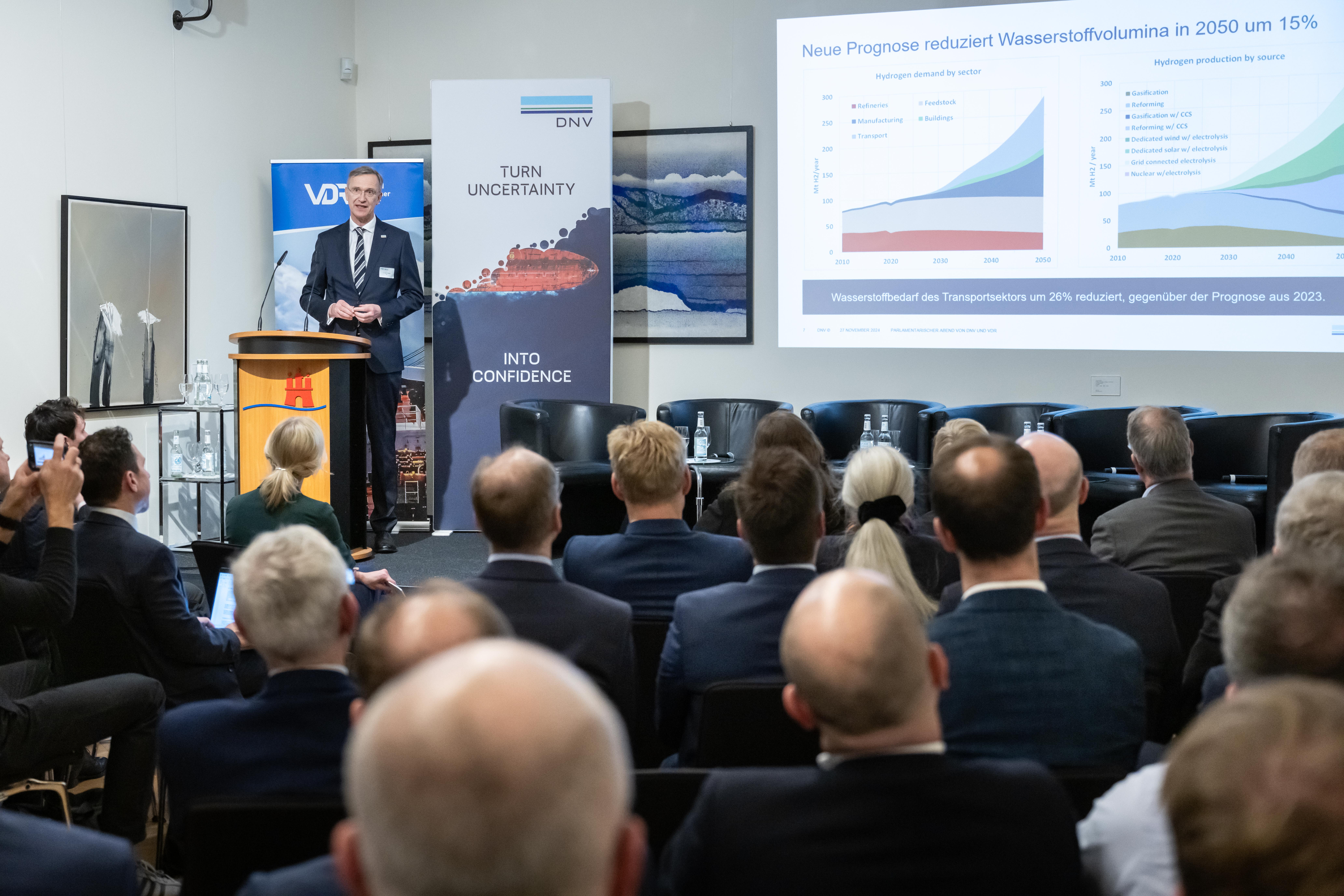 Dr. Pierre C Sames, Direktor Strategische Entwicklung, DNV Maritime, stellte Schlüsselergebnisse aus DNVs Energy Transition Outlook vor