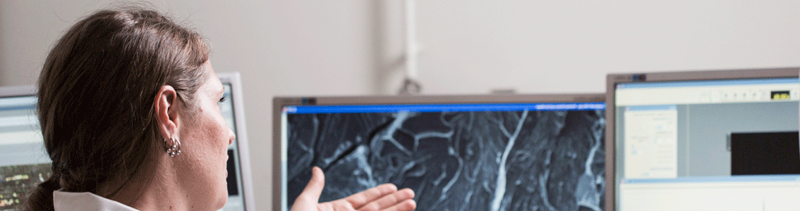 Woman explaining investigation findings shown on a PC